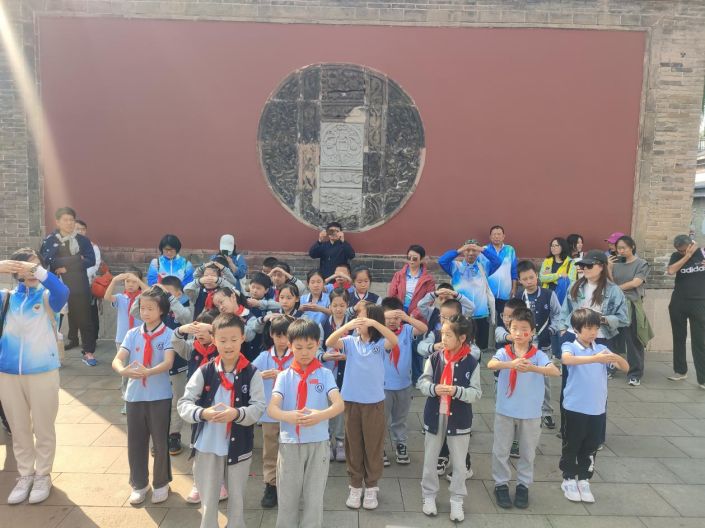 ——山师附小2023级6班雏鹰小队侧记麻将胡了芙蓉街古城探寻山师附小在行动(图3)